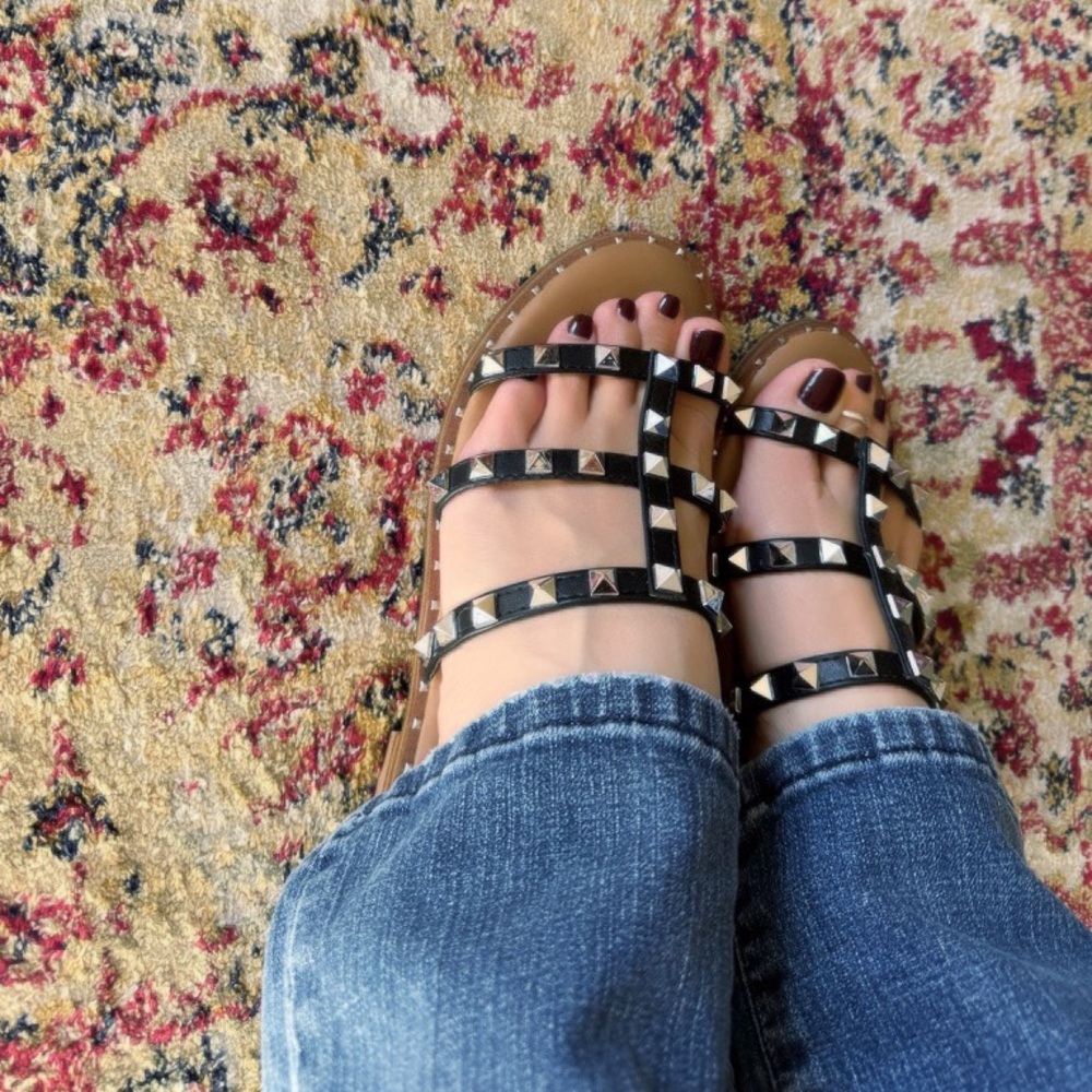 Steve Madden Studded Black Flat Sandals Size 7 Rockstud Style